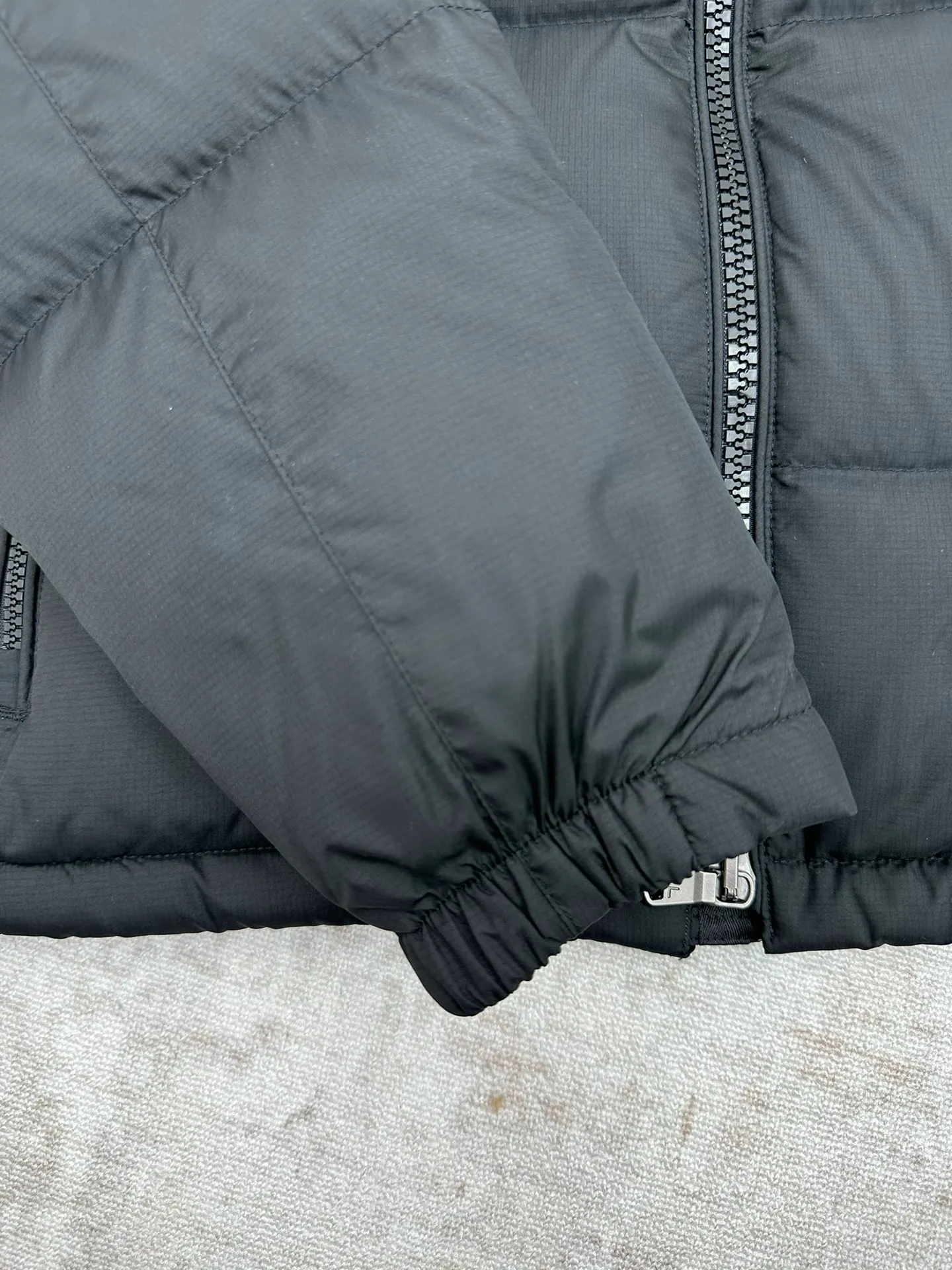P1000 POLO 25ss new solid color embroidered hooded down jacket men's black high version code number: S.M.L.XL.XXL.